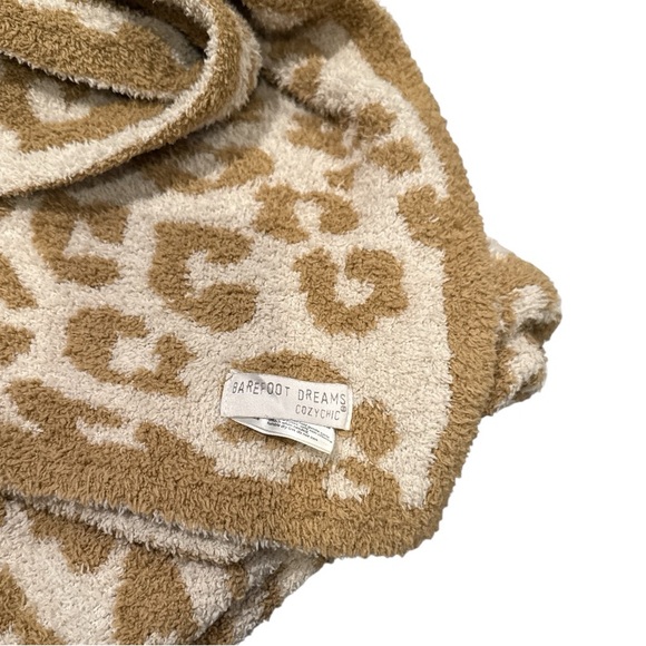 Barefoot Dreams In The Wild Plush Throw Blanket camel / stone 54” x 72” - Picture 4 of 5